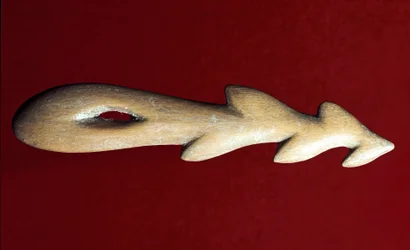 Esihistoria: kalastuksessa käytetty luuharppuuna. Madeleinen kulttuuri, myöhäispaleoliittinen kausi. Verona, Museo Civico di Storia Naturale