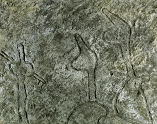 Esihistoriaa, kalliotaidetta: petroglyfi (graffiti kivellä) metsästyskohtauksesta. neoliittinen, kivikausi. (Azerbaidžan) Pronssikausi. Baku, Azerbaidžanin valtion uskontohistoriallinen museo