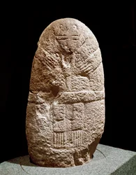 Esihistoria: patsasmenhir. Kivikausi, neoliittinen kausi. Saint-Germain-en-Laye, Kansallisten muinaisesineiden museo