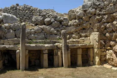 Esihistoria: näkymä Ggantijan megaliittiseen temppeliin, joka on peräisin neoliittiselta ajalta (3500-2600 eKr.), Gozon saari, Malta (kuva)