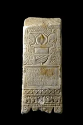 Puunilainen taide (kartagolainen): polttohajuvesien (poltinhajuvesien) votive-sisustus. Cartagenasta Espanjasta. 3.-2. vuosisadalla eKr. Himmeä. 33x14x11 cm Cartagena, Museo de Cartagena Espanja