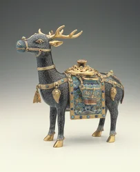 Hirven figuuri (cloisonne emali)