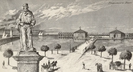 Muistomerkki Giuseppe Garibaldin (1807-1882), italialaisen poliitikon ja patriootin muistoksi, ja taustalla kylpylä, Cesenatico, Italia