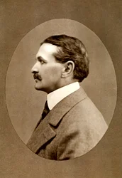 Robert Smythe Hichens, englantilainen toimittaja ja kirjailija, 1908.