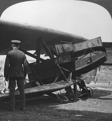 Panssaripinnoitettu saksalainen kone, jota käytettiin hyökkäämään liittoutuneiden juoksuhaudoihin, ensimmäinen maailmansota, c1914-c1918