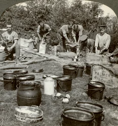 Armeijan kokit valmistamassa ateriaa, Ensimmäinen maailmansota, 1914-1918.