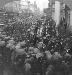 Brittijoukot kulkueessa Adderley Streetillä, Kapkaupungissa, Etelä-Afrikassa, ensimmäinen maailmansota, c1914-c1918