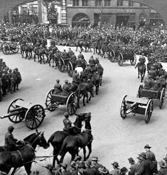 Ensimmäisen maailmansodan lopun muistojuhla Lontoossa 1919.