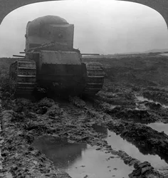 Whippet-tankki mutaisella taistelukentällä, Morcourt, Ranska, ensimmäinen maailmansota, 1918.