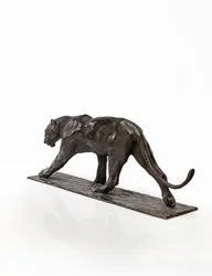 Pantteri kävelee, takajalka kohotettuna, n.1904 (patinoitu pronssi)