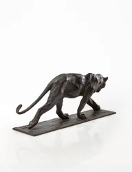 Pantteri kävelee, takajalka kohotettuna, n.1904 (patinoitu pronssi)