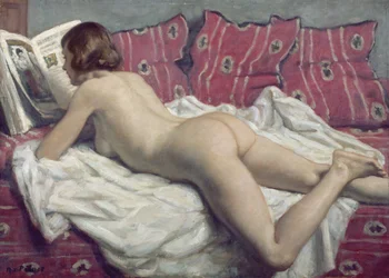 Alaston vaaleanpunaisella divaanilla, noin 1925