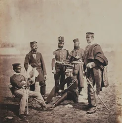 Prikaatikenraali Charles Thomas Van Straubenzee (1812-92) ja Buffs-rykmentin upseereita, 52 Krimin sotaan liittyvän valokuvan albumista, 1855