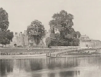 Hampton Court Thamesin varrella
