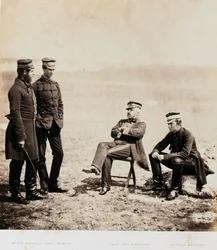Kenraalimajuri Henry William Barnard esikuntineen, Krimin sotaan liittyvästä 52 valokuvan albumista, 1855