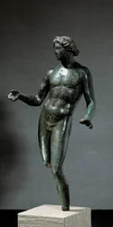 Apollo. Pronssinen patsas Mansat La Courrieresta, Creusesta. 1.-2. vuosisadalla jKr. Aurinko 0,295 m. Pariisi, Louvre-museo