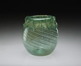 Puhallettu lasipurkki toiminnallisella ja koristeellisella takareunalla, AD 301-400 (puhallettu lasi)