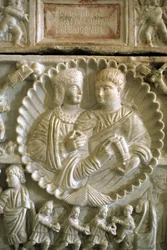 Kristillinen taide 313 jKr: Adelphia ja Valerio. Adelphian sarkofagi säilytetty Syrakusan museossa Sisiliassa (Italia).