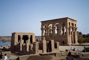 Egyptin antiikin: Rooman keisarin Marcus Ulpius Trajanuksen (Trajanus tai traiano) kioski. 2. vuosisadalla Aswan, Philae. Egypti