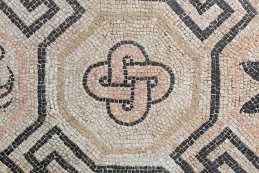 Geometrinen kuvio Via san Rocchinon talosta, 2. vuosisata jKr. (mosaiikki).