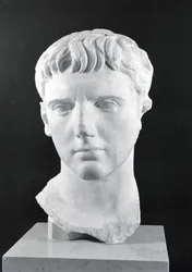 Caesar Augustuksen päällikkö (63 eKr.-14 jKr.)
