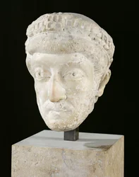 Keisari Theodosius II:n pää (408-450) (marmori)