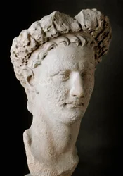 Rooman keisari Domitianuksen marmoripää (Titus Flavius Domitianus, 51-96 jaa.). Museo Nazionale Romano, Rooma, Italia