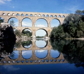 Pont du Gard. Roomalainen akvedukti 1. vuosisadan toiselta puoliskolta.