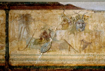 Roomalainen taide: ”Asetelma, jossa on teatterinaamioita”. Yksityiskohta. Fresko, noin 25-19 eaa. Mitat: 23 cm. Rooma, Museo Nazionale Romano (eli kylpylämuseo)