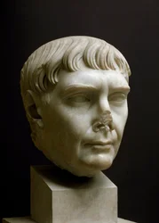 Roomalainen taide: "" keisari Trajanuksen (Marcus Ulpius Traianus) marmoripää (53-117 jKr.)"" Ostian museo, Italia - Keisari Trajanuksen (Marcus Ulpius Traianus) (53-117 jKr.) muotokuva - Roomalainen marmoriveistos, Keisarillinen aika, 2. vuosisata jKr - A