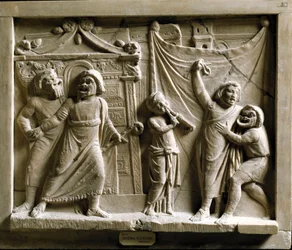 Roomalainen taide: komediallinen teatterikohtaus Terentiuksen (Publius Terentius Afer) (185-159 eaa.) näytelmästä ”Andria”, Pompejista peräisin oleva reliefi - Museo Archeologico Nazionale, Napoli