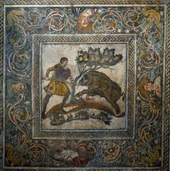 Roomalainen taide: "" Villisikoja metsästys"" Mosaiikki 4. vuosisadalta jKr. roomalaisesta Las Tiendasin huvilasta. Merida, National Museum of Roman Art, Espanja