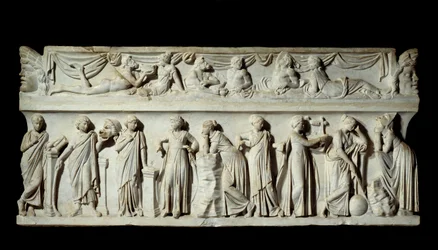 Sarcophagus des Muses: esitys taiteen ja kirjainten muusoista. Marmori veistos. 150 jKr. Pariisi, Louvre-museo.