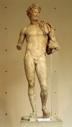 Keisari Hadrianuksen patsas - Vaison-la-Romainen arkeologinen museo, 2. vuosisata