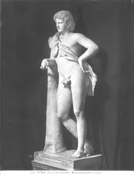 Faunus, kopio Praxitelesin alkuperäiskappaleesta (n. 370-330 eKr.) (marmori) (m/v kuva)