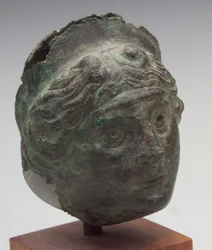 Afroditen pää, 5. vuosisadalla jKr (?) (repoussé pronssi)