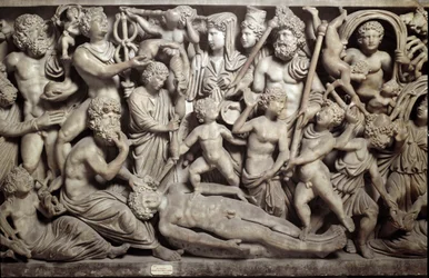 Prometeo loi uomon: Promethee loi ensimmäisen ihmisen. Sarkofagi, joka edustaa Prometheen myyttiä. Kreikan ja roomalaisen mytologian hahmojen kanssa: Promethee, Psyche, pikku rakkaudet, Hermes, psykopaattijumala, Parques (kaapit), Poseidon,