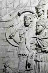 Roomalainen taide: "" Roomalaiset soturit Dacian ensimmäisen sodan aikana"" Muotti vuodelta 1862, joka jäljittelee Roomassa keisari Trajanuksen (53-117) aikana rakennetun Trajanuksen pylvään (Trajanen pylväs) (Colonna Traiana) bareljeefejä . Trajane-pylväs