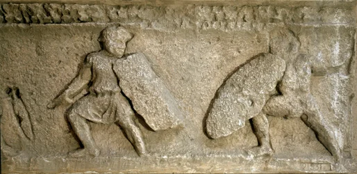 Roomalainen taide: roomalaisten ja gallialaisten välisen taistelun kohtaus. Jäljennös oranssin kaaren friisistä. Rooma, Museo della Civilta Romana