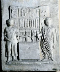 Kyltti veitsiliikkeestä roomalaisella aikakaudella. Museo di Ostia (Ostia)