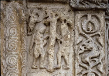 Aatami ja Eeva. Yksityiskohta basilikaanin julkisivusta, 1100-luvun alku (reliefi)