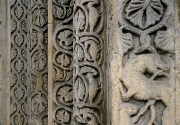Basilikan julkisivun koristeelliset yksityiskohdat, 1100-luvun alku (relief)
