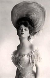 Camille Clifford 1885-1971, belgialainen näyttelijä, 1905.