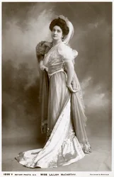 Lillah McCarthy, brittiläinen näyttelijä ja teatterijohtaja, 1900-luku.
