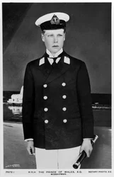 Walesin prinssi midshipmanin univormussa, 1910.