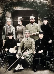 Walesin prinssi ja prinsessa ampumapuvussa, 1900