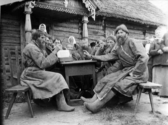 Venäjän talonpoikaisvanhimpien tapaaminen Mirskoi Skhodissa (bw kuva)