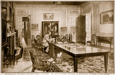 Neljäntoista sadan hylsytehtaan valvonta: Lloyd George, sotatarvikeministeri, työssä 1914-19.