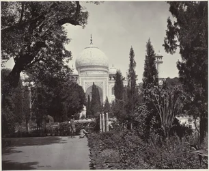 Näkymä Taj Mahalille ja sen puutarhaan Taj, puutarhasta (alkuperäinen nimi) Taj (otsikko esineessä)