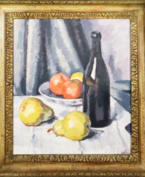 Omenat, päärynät ja musta pullo päällystetyllä pöydällä, n. 1928